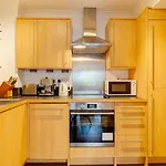 Pass The Keys Central And Modern Flat With Free Parking