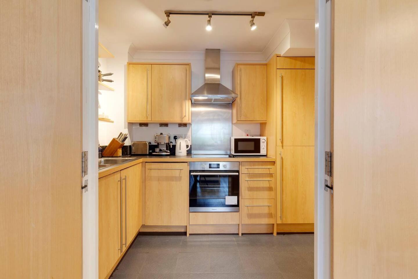 Apartment Pass The Keys And Modern Flat With Free Parking