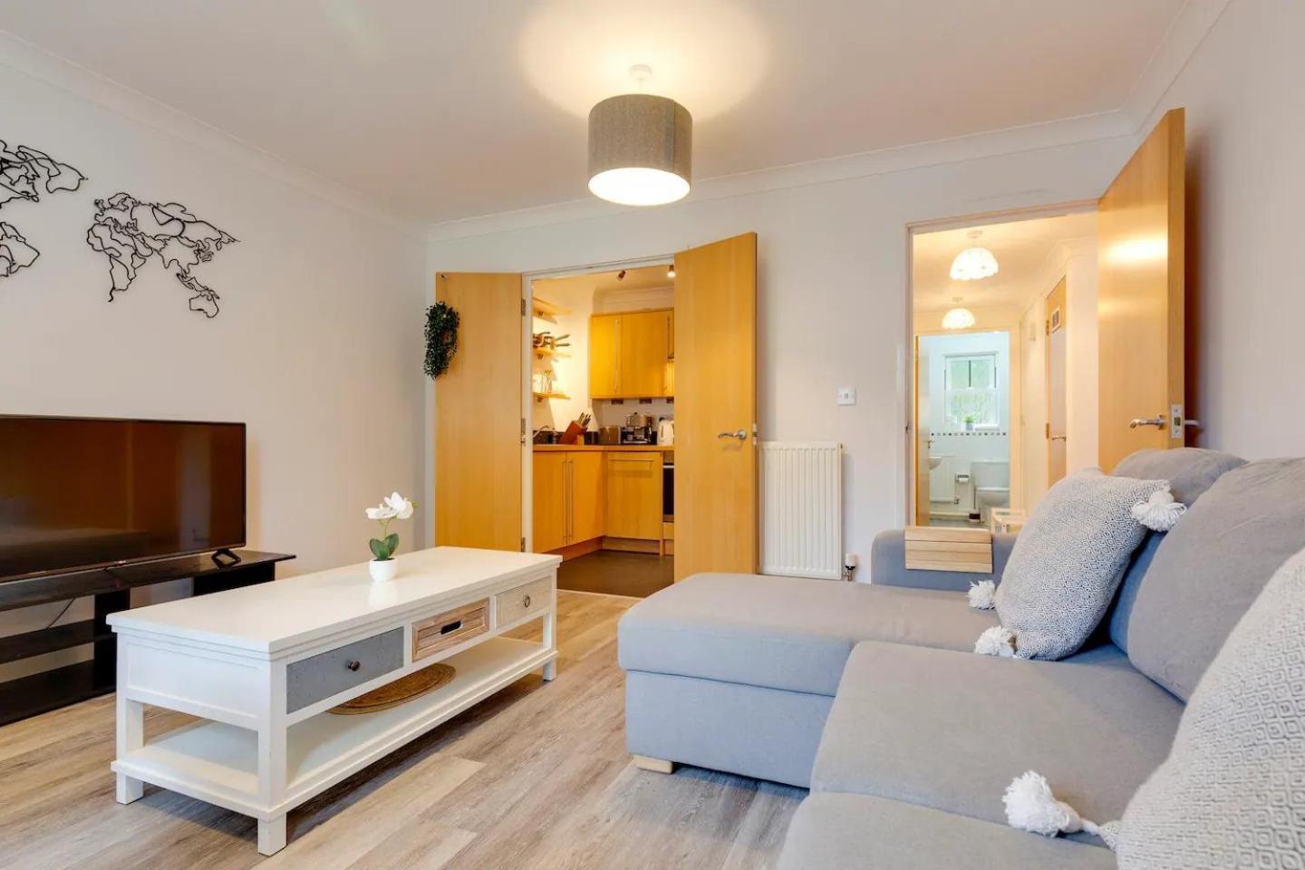 Pass The Keys And Modern Flat With Free Parking