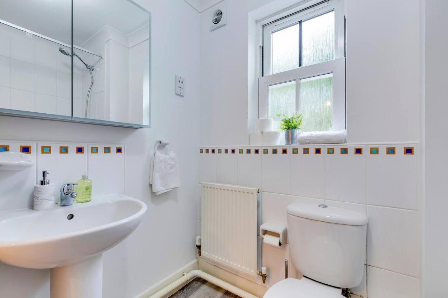 Pass The Keys And Modern Flat With Free Parking Apartment