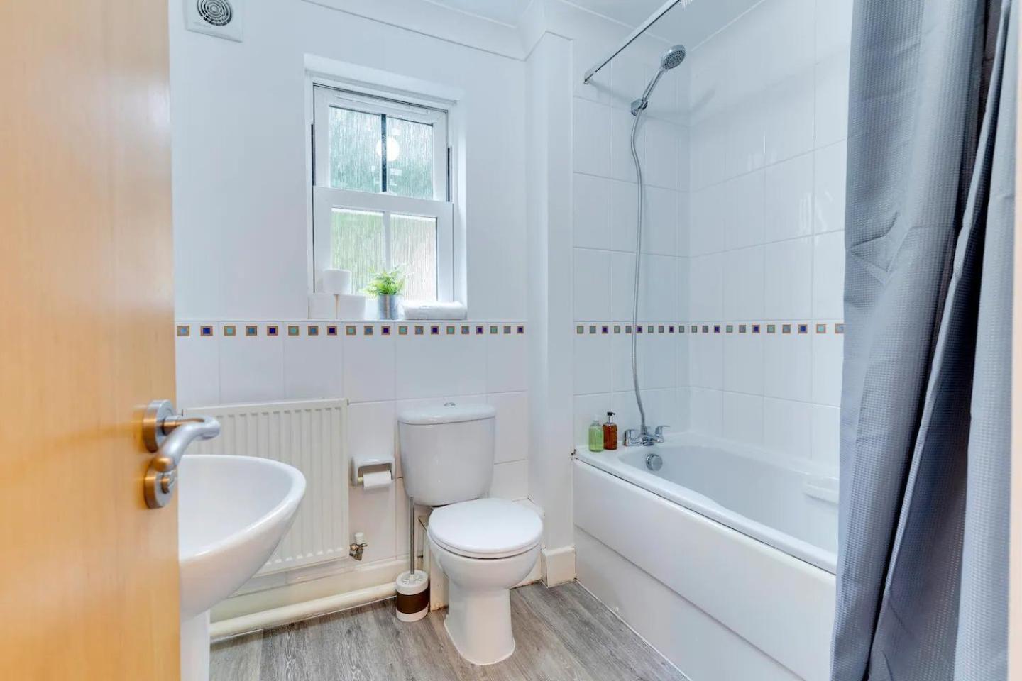 Apartment Pass The Keys And Modern Flat With Free Parking